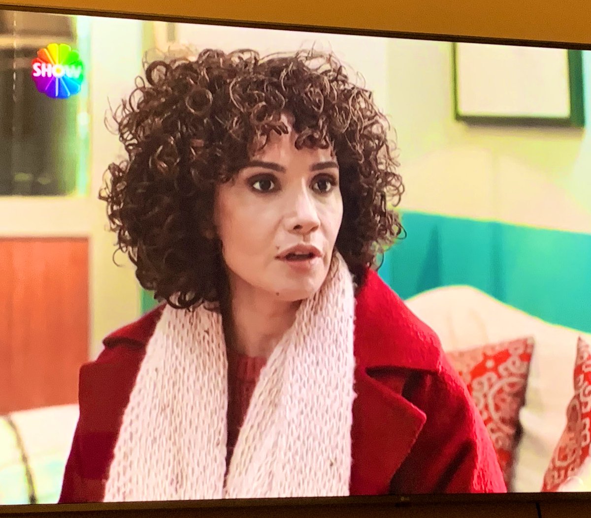 S ahi bu nasıl güzellik
O yunculuğu evlere şenlik
N ice gönüller peşinde 
G örmek için yollarında bu gençlik
Ü zerinde olsun şans her daim
L üle lüle saçların güzel yüzün salim
<a href="/sngloden/">Songül Öden</a> #oğlum