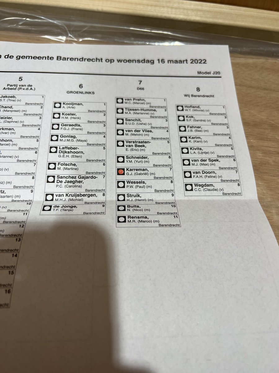 gabrielstweets_'s tweet photo. Het was weer zo ver, maar deze keer met een bijzonder groen randje 💚✏️ Ik heb alle keren dat ik gestemd heb #D66 gestemd, maar dit is de eerste keer dat ik een rood bolletje kon zetten bij m’n eigen naam. https://t.co/vVRq0D1dQy