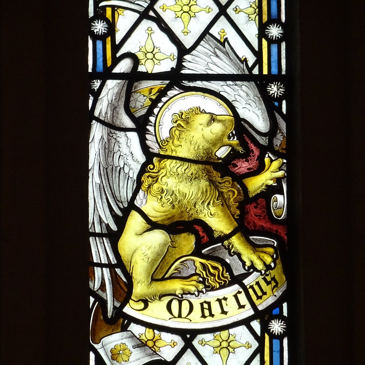 SlCathy's tweet photo. #AnimalsInChurchesHour #SpringInChurches
These stained glass #TinyLions have definite springs in their steps, in the parish church, Henley on Thames. @BSMGP https://t.co/utQmr846Ae
