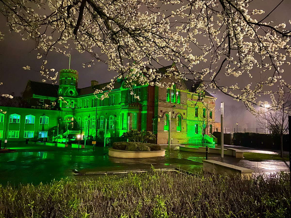 St Mary’s University College goes green for #StPatricksDay as part of #GlobalGreening campaign.
A beautiful building that looks stunning in green. #láfhéilepádraig