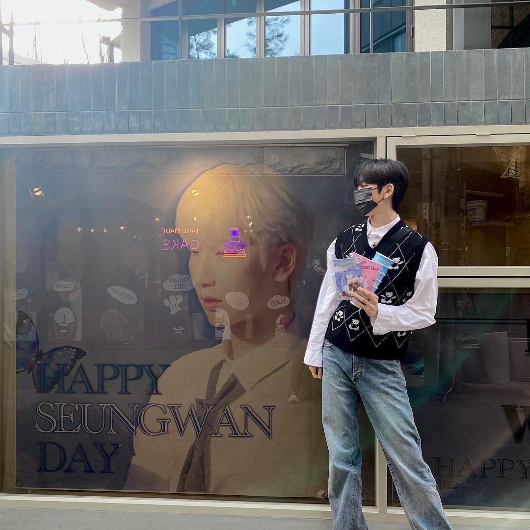 [🖤] 16.03.22

[#HOSU]

C'est l'anniversaire de Hosu🐰

#BLACKLEVEL #블랙레벨
#호수
#Happy_Hosu_Day

🔗instagram.com/p/CbK9EOspXEM/