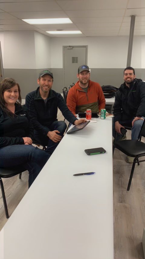 Spending the day with growers doing some #FarmCommand training! <a href="/406Agronomy/">406 Agronomy</a> <a href="/farmers_edge/">Farmers Edge</a>