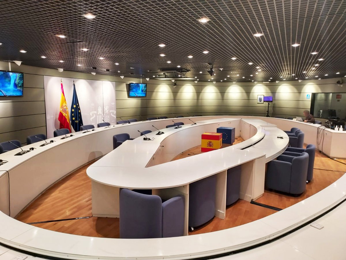 astisl's tweet photo. 🗓 Reunión presencial y telemática por Teams.
📌Ministerio de trabajo, Sala Oval.
✅ Microfonía de conferencias Bosch España DCN
✅ #Interpretaciónsimultánea DCN-NG
Gracias a Visión Global por confiar en nosotros de nuevo.
ASTI, comunicamos personas.
#astisl #1nt #Integrus https://t.co/YqVtLuzXK1
