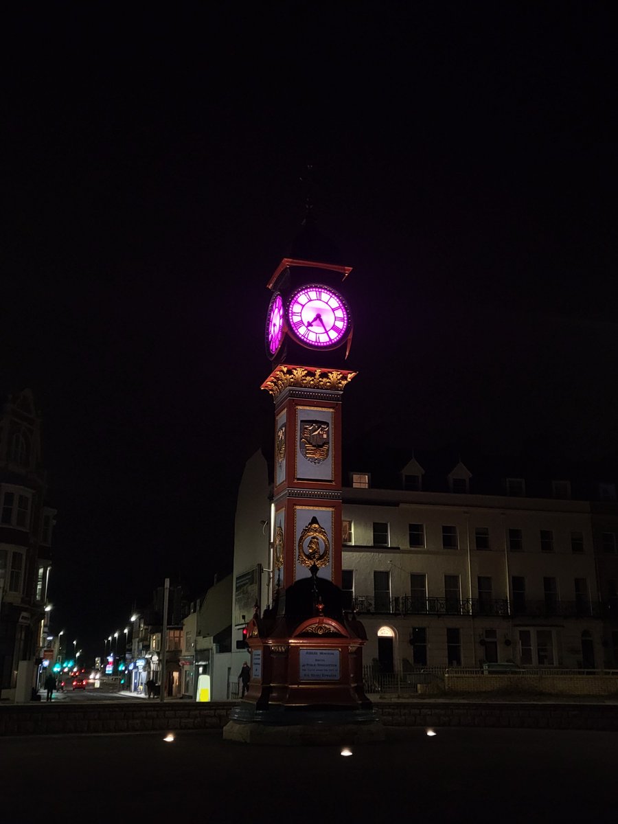WeymouthWTC's tweet photo. ✨ The Jubilee Clock is lit up tonight for @mytime_charity - their mission is to level the playing field for young carers by providing them with the support, friendship and opportunities that every child deserves 👏

#YoungCarersActionDay #YoungCarersActionDay2022 https://t.co/Rkyv8R4G1O