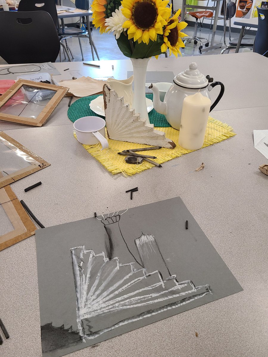 PlattsburgArt's tweet photo. #ValueScale #stilllife studies in art. #6thgradeartists are knocking it out of the ballpark! #tigerlegacy @fuhrfam @JenOberlander @CCMSTigers https://t.co/v2QpHWDefr
