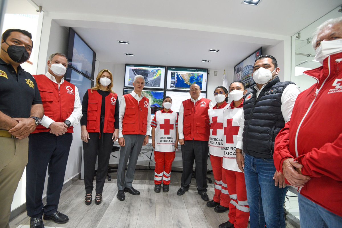 JorgeForastieri's tweet photo. Hoy inauguramos el Centro Estatal de Operaciones, nuestro personal paramédico regulará, harán el monitoreo y seguimiento a los llamados de emergencia que se reciben en el Edoméx. Nos acompañó el Presidente Nacional @CruzRoja_MX Fernando Suinaga y el gobernador @alfredodelmazo https://t.co/so1lIByFqA