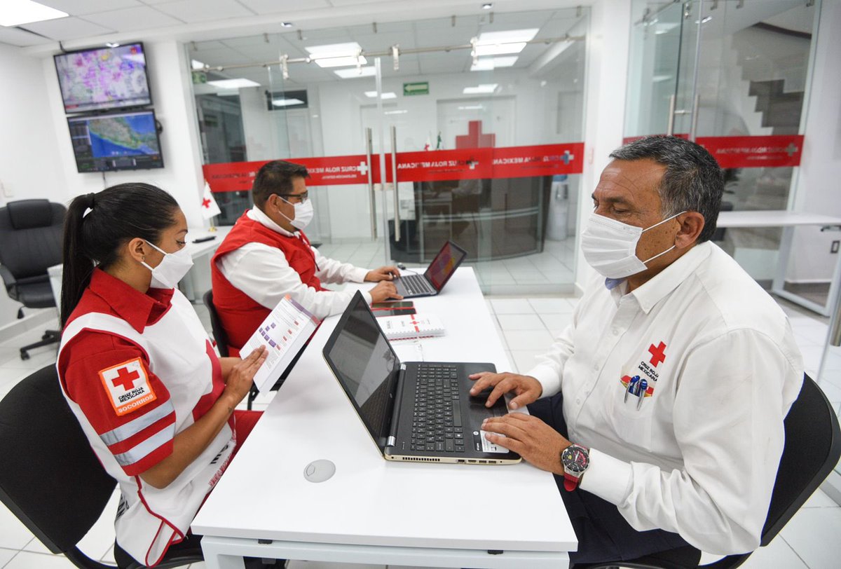 JorgeForastieri's tweet photo. Hoy inauguramos el Centro Estatal de Operaciones, nuestro personal paramédico regulará, harán el monitoreo y seguimiento a los llamados de emergencia que se reciben en el Edoméx. Nos acompañó el Presidente Nacional @CruzRoja_MX Fernando Suinaga y el gobernador @alfredodelmazo https://t.co/so1lIByFqA
