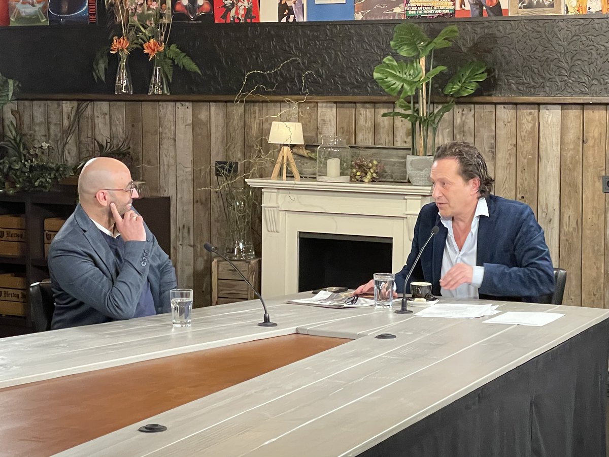 Debutant-lijsttrekker in Peel en Maas, Omar El Kader van D66, begint de gezonde spanning van de uitslagen nu het na negenen is, te voelen. Met 2 of 3 zetels is hij tevreden. El Kader kreeg gisteren al een compliment van collega Rob Wanten over zijn debatstijl. #penmkiest