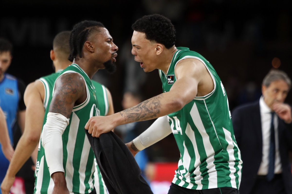 BaloncestoSev's tweet photo. ¡Sorteamos 2⃣ 𝗲𝗻𝘁𝗿𝗮𝗱𝗮𝘀 𝗱𝗼𝗯𝗹𝗲𝘀 para el partidazo 🆚 @Penya1930 de este domingo entre todos los que hagáis RT a esta publicación! 🔁👍🏽

¡Y que San Pablo nos lleve de nuevo hacia la victoria! 💚🏀

#CoosurBetisJoventut #LigaEndesa https://t.co/MZzEuHsHHR