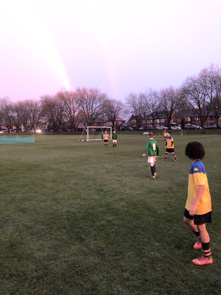 sbcm_pe's tweet photo. Great effort from the U12’s today reaching the semi final of the @MGS_PEandSport  tournament. Played 7 won 6, great effort by all and thanks to Gus and MGS for hosting! ⚽️🔥👍🏻🌨 @StBedesCollege https://t.co/mI5kbBFjBu