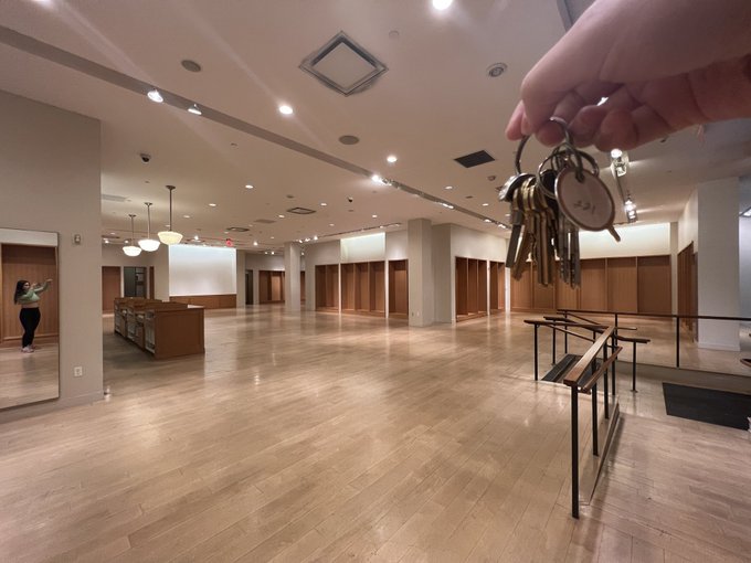 Just got keys to our new store location!!🔑💼 https://t.co/ahyBuRANHQ
