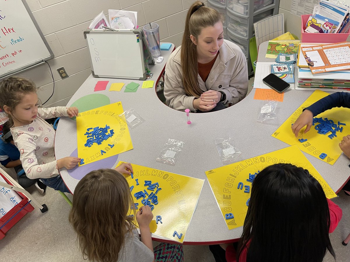 angelarich2016's tweet photo. Alphabet arcs abound part 2 @HCSLionPride #HCSSLI Touch, say, name &amp; write, tapping sounds, before &amp; after, embedding Reading Horizons, vocabulary instruction… @LeahEpperson @DrAmyJones @Alabama_Reading @AlabamaAchieves https://t.co/uscv8M5Tc2
