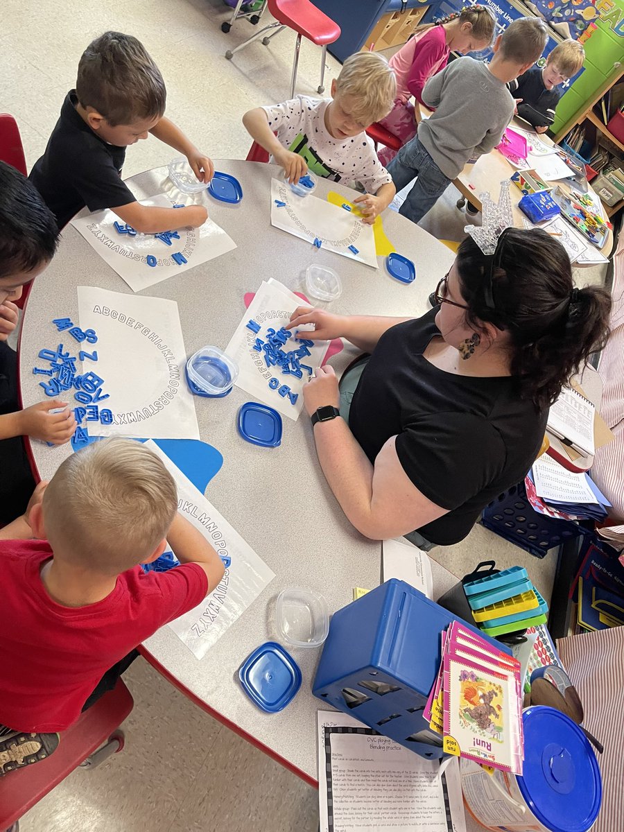 angelarich2016's tweet photo. Alphabet arcs abound part 2 @HCSLionPride #HCSSLI Touch, say, name &amp; write, tapping sounds, before &amp; after, embedding Reading Horizons, vocabulary instruction… @LeahEpperson @DrAmyJones @Alabama_Reading @AlabamaAchieves https://t.co/uscv8M5Tc2