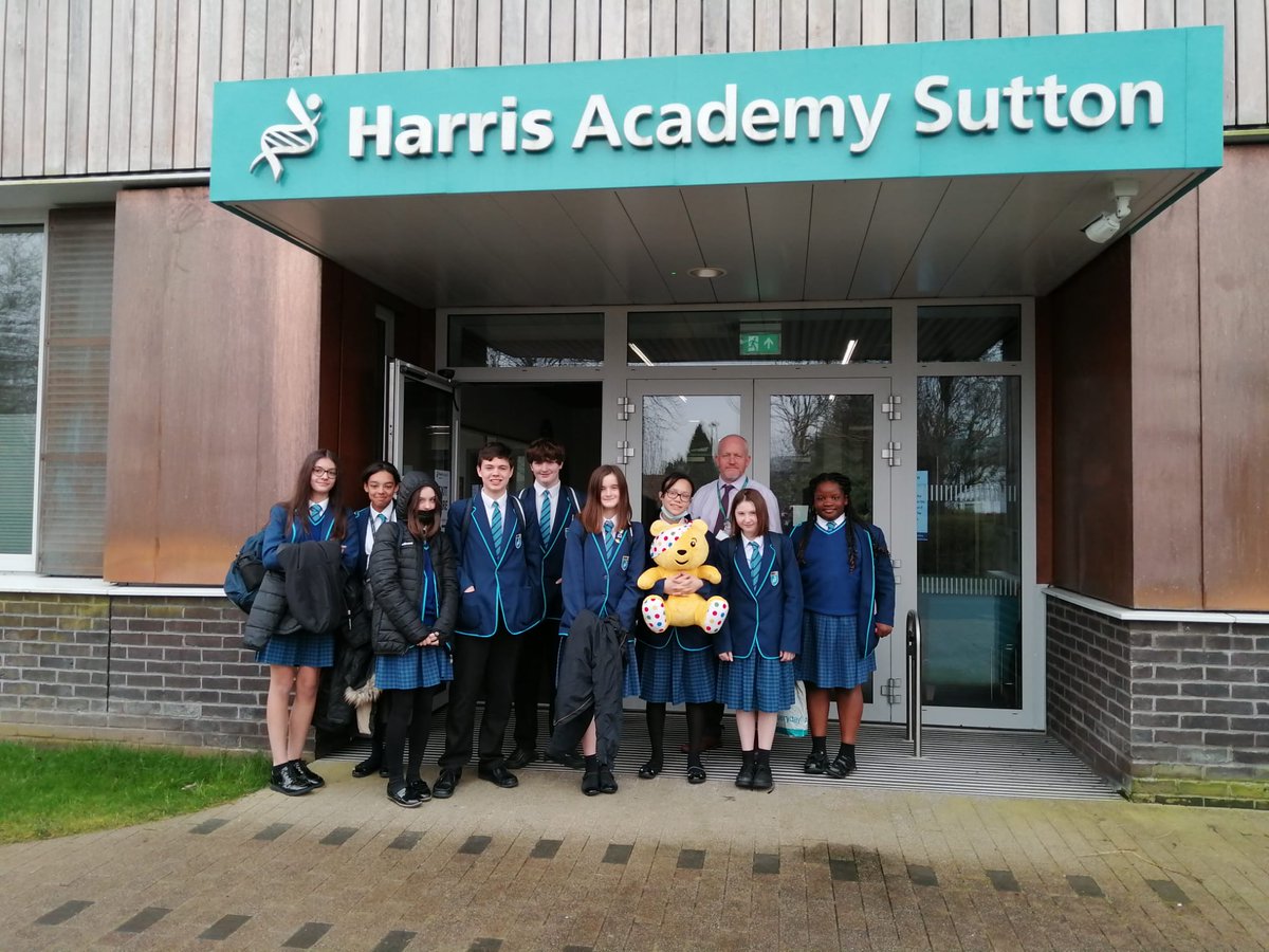 SuttonCarers's tweet photo. Last stop, @HarrisSutton1. Julia met with staff and pupils to help raise awareness of #YoungCarers this #YoungCarersActionDay - and she even let them give Pudsey a hug! #TakingActiononIsolation #StoriesNotStatistics #YCAD #SuttonCarers https://t.co/07dBrxvYFt