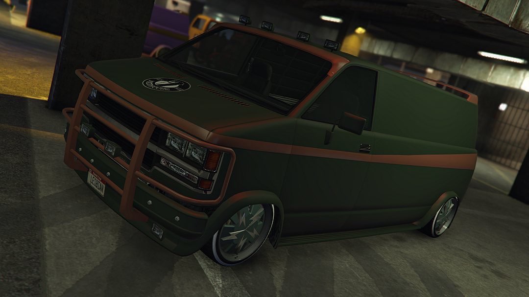 2FlyCrew tweet media