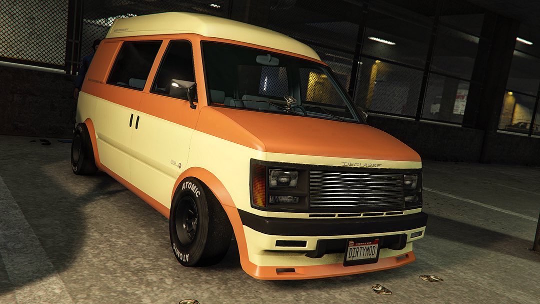 2FlyCrew tweet media