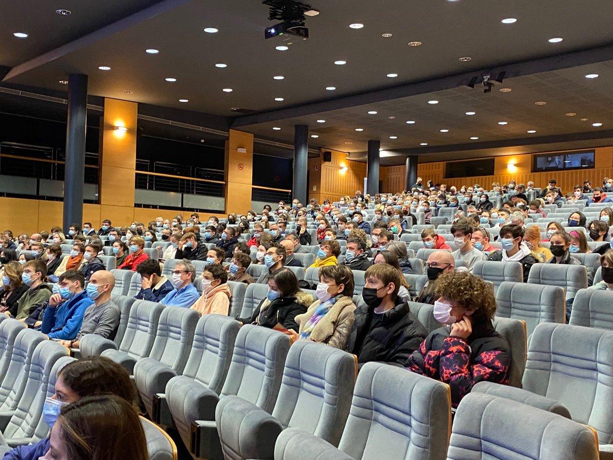 UTTroyes's tweet photo. 📌Pour un retour 100% #présentiel après 2 ans de promotion à distance, la #JPO2022 UTT a été un succès :🔹 + 900 visiteurs🔹 + 240 personnes mobilisées🔹 De nombreux stands et des visites guidées🔹 4 amphis de présentation de l’école
👉https://t.co/ymWgLrkKzn #UTTroyes #MeetUTT https://t.co/R1SWgMPPlZ