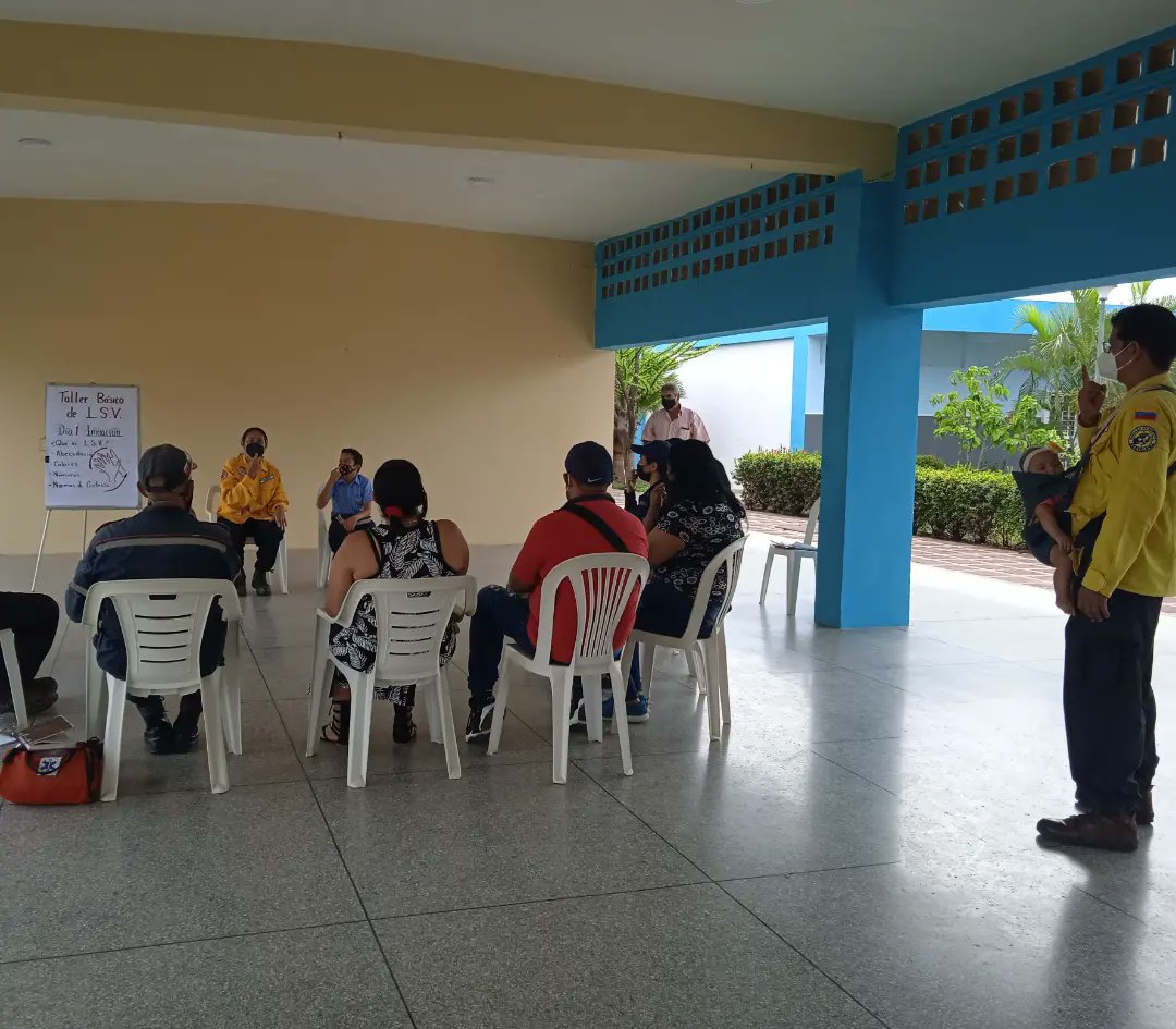 RESCATE_BNA's tweet photo. En Alianza con @UEEB_BARCELONA , como parte del Programa de nuestra organización "Prevenimos Educando", se inició el Taller de Inducción en Lengua de Señas Venezolanas, dirigido al Personal de Salud, Voluntariado para la Atención de Emergencias y Desastres. https://t.co/EXl2o2AaVR