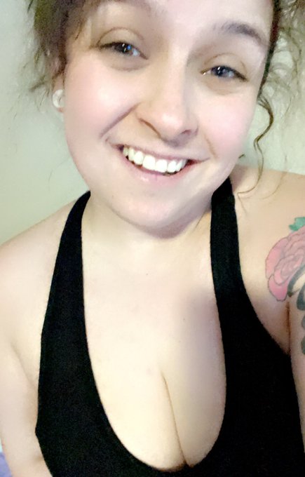 Happy girl just doing home work 🍄💕 #happy #beautifulday #flowerchild https://t.co/BDv1A3cOd7<a href="/tag/happy"class="tags">#happy</a><a href="/tag/beautifulday"class="tags">#beautifulday</a><a href="/tag/flowerchild"class="tags"><span>#flowerchild</span></a>