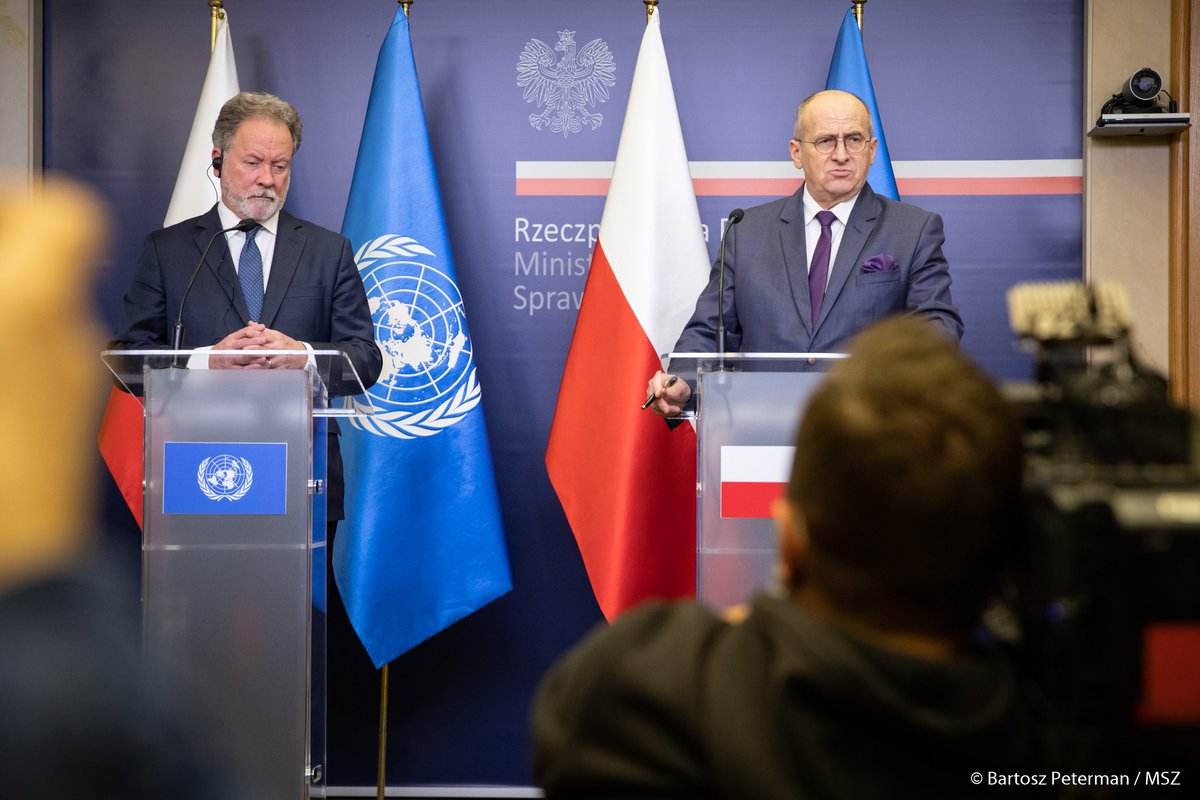 💬 Żaden 🇺🇦 uchodźca nie zostanie pozostawiony sam sobie. Pomocy udzielają wszyscy – rząd, władze lokalne, organizacje pozarządowe, ale przede wszystkim zwykli ludzie, którzy organizują wszystko, czego potrzebują uchodźcy - mówił min. <a href="/RauZbigniew/">Zbigniew Rau</a> po spotkaniu z <a href="/WFPChief/">Cindy McCain</a>. 🇺🇳