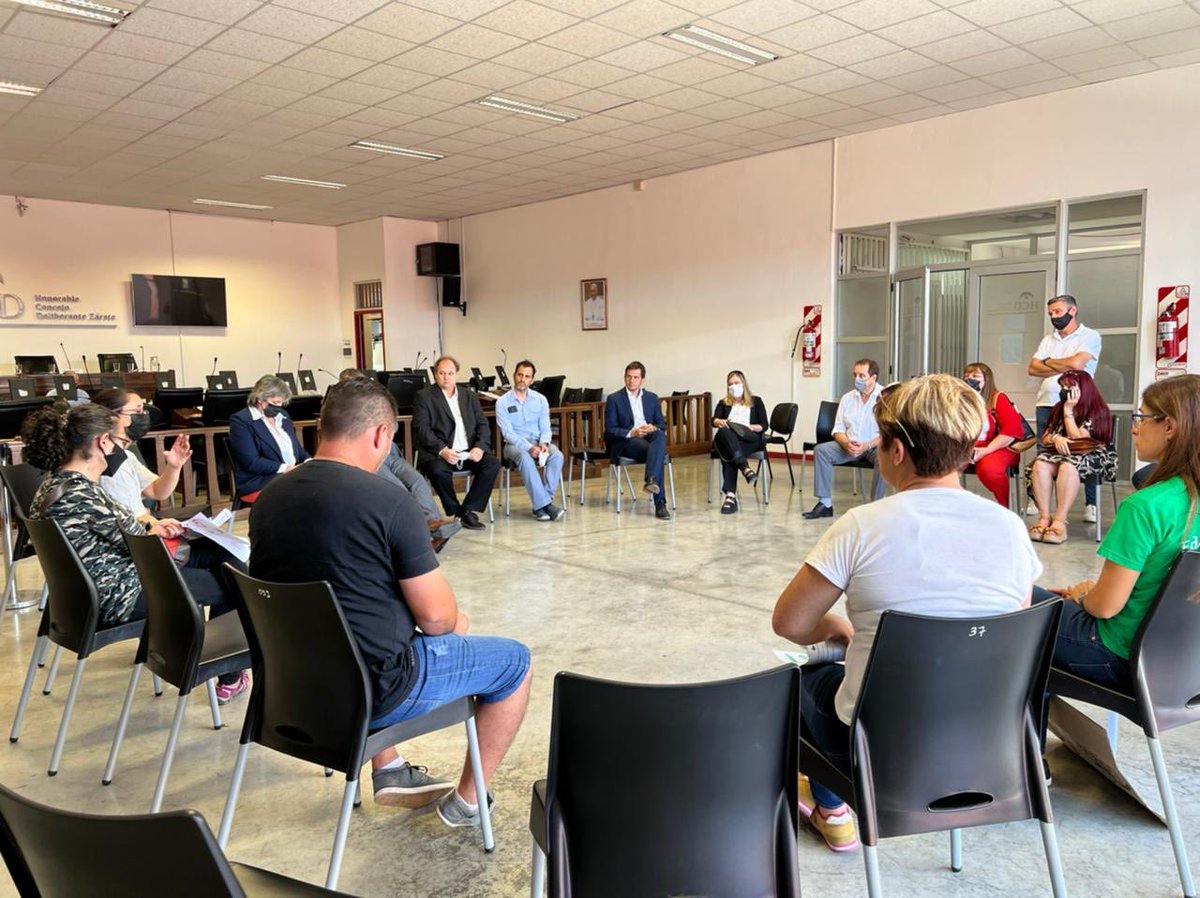 MarceloMatzkin's tweet photo. Pasoó una semana desde que nos reunimos juntos a Padres y alumnos de la escuela el TATU y el Ejecutivo Municipal sigue sin dar respuesta al pedido que a través del SIT se garantice un recorrido desde la ciudad a la escuela. ejemplo de sólo relato. Dicen defender la educación👇 https://t.co/IjN9flPmbi