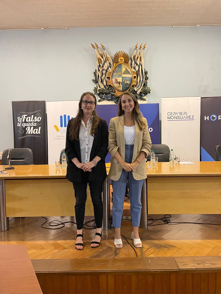 Calpyc's tweet photo. 📍#AHORA Último módulo del seminario junto a la Dra Agustina Viera de @Horus_Latam y la Dra Lucía Cantera de @cm_lawyers explicando lo que nos dejó la Pandemia en el mundo Virtual sobre las Infracciones Online y el Phishing https://t.co/b0vJWWZ1zI