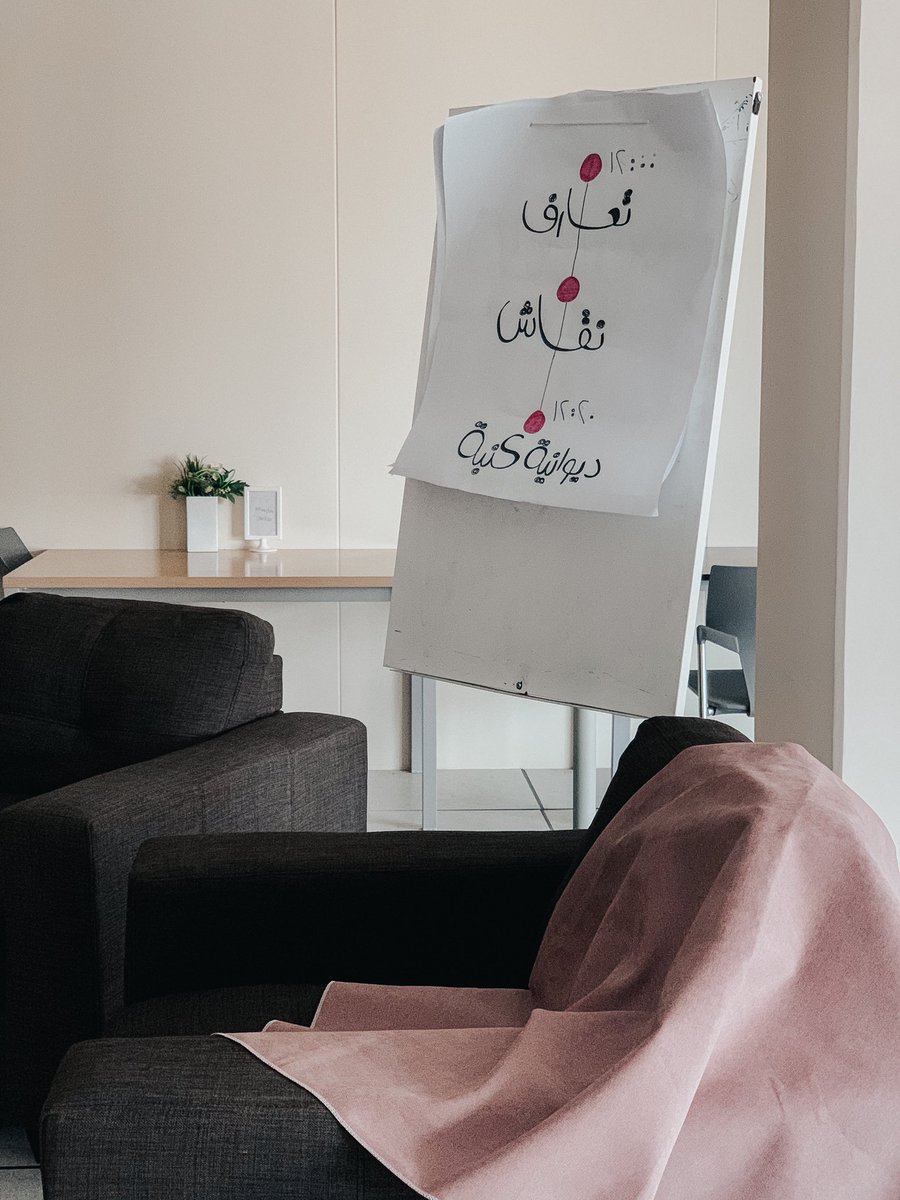 scac_ccis's tweet photo. نروي العقول بأحرف كانت لها
كالماء يفتح كُمَّ زهر إذ سقا
ونعيد للأرض التعيسة نورها
من ظِلِّ جهل ظَلَّ فيها مطبقًا 
#ديوانية_كنبة 🛋 https://t.co/BdpoRqKvxT
