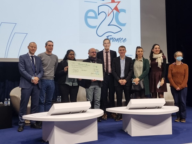 📢 Le partenariat entre la Banque de France et le @ReseauE2CFrance en #ÎledeFrance a été officiellement lancé, à cette occasion une remise symbolique de chèque a été effectuée. #BdFRégion