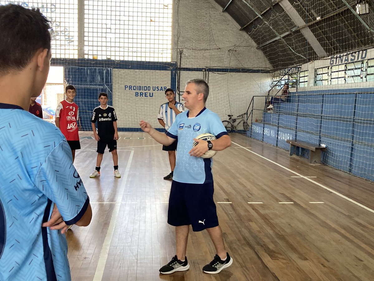 Mateusinho_ssb's tweet photo. Dia internacional do futsal! ⚽️ #corredabolapesada 🏃🏻♂️ https://t.co/FO772wR2DZ