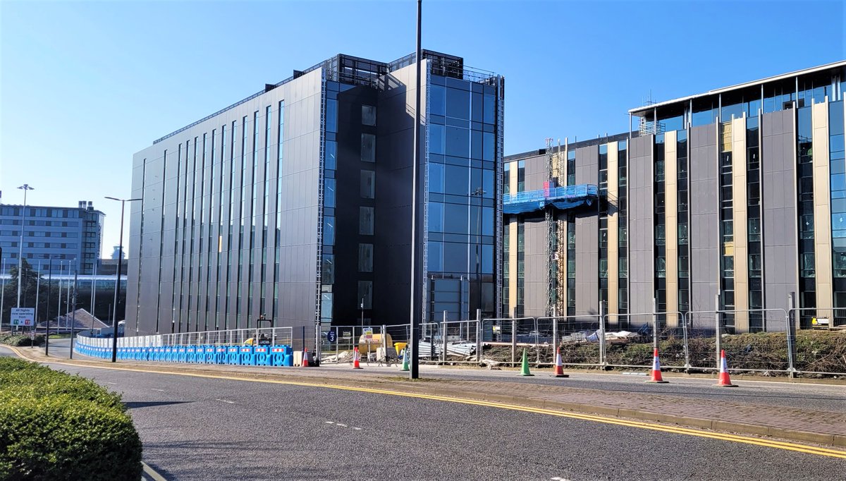 LongworthFacade's tweet image. Our installation in progress at Airport City in Manchester where we are working for BCEGI

#rockwool #equitone #corofil #RGBfacades #vivaldamanchester #genius #bftmastclimbers #bcegi #manchester #nvelope #SFSintec #facade #cladding #rainscreen