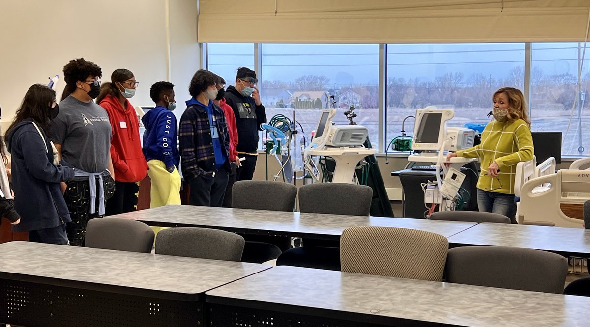 SCHK12's tweet photo. Last week students from @SMSHammond visited the @IvyTechCC Crown Point campus to learn about the Health Sciences Labs & the Dual Credit options available to them. To enroll your 8th grader in the #SCH Early College Program, click the link β¬οΈ. #ScottMS
https://t.co/YJItd6P3Bc https://t.co/Mr0UTcQyWs
