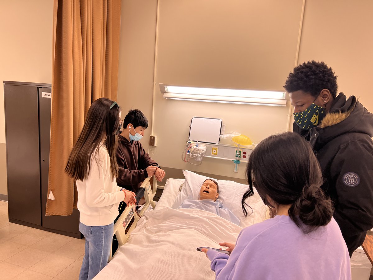 SCHK12's tweet photo. Last week students from @SMSHammond visited the @IvyTechCC Crown Point campus to learn about the Health Sciences Labs & the Dual Credit options available to them. To enroll your 8th grader in the #SCH Early College Program, click the link β¬οΈ. #ScottMS
https://t.co/YJItd6P3Bc https://t.co/Mr0UTcQyWs