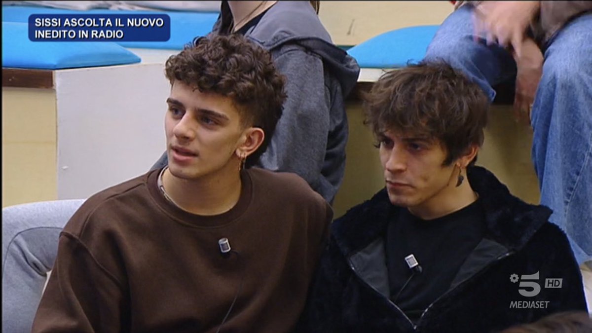 gliarchidizia's tweet photo. #AMICI21 #Darex #Alex #alexwyse #dario

Darex: nuova ship sbloccata...🤣 https://t.co/zHYbl6axeu