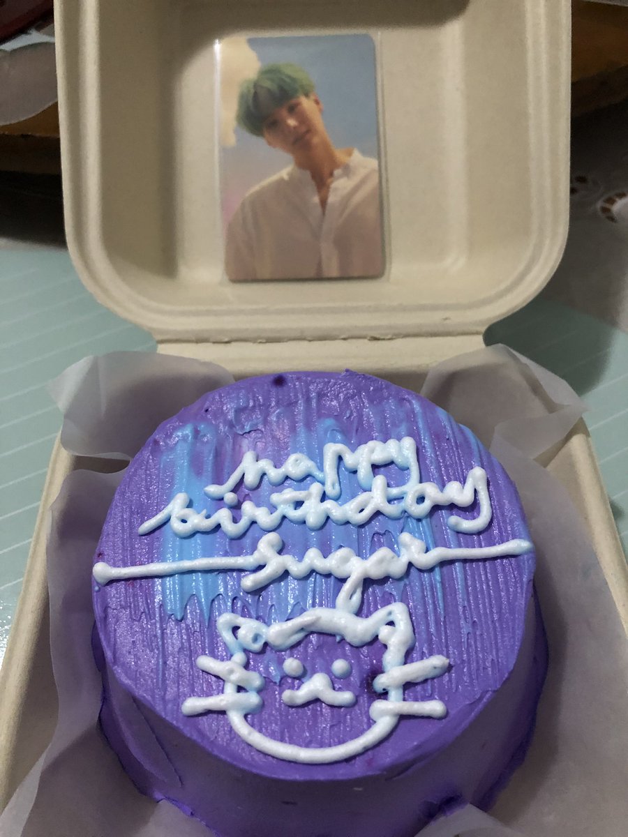 _aryen7th's tweet photo. Happy birthday Yoongi 🎂🥳💜
#HappySUGADay
#HBDMinPD
#OurSpringAndOurWinter
#SUGAourGeniusProducer
#윤기생일ㅊㅋ https://t.co/uCUgWIzeEH