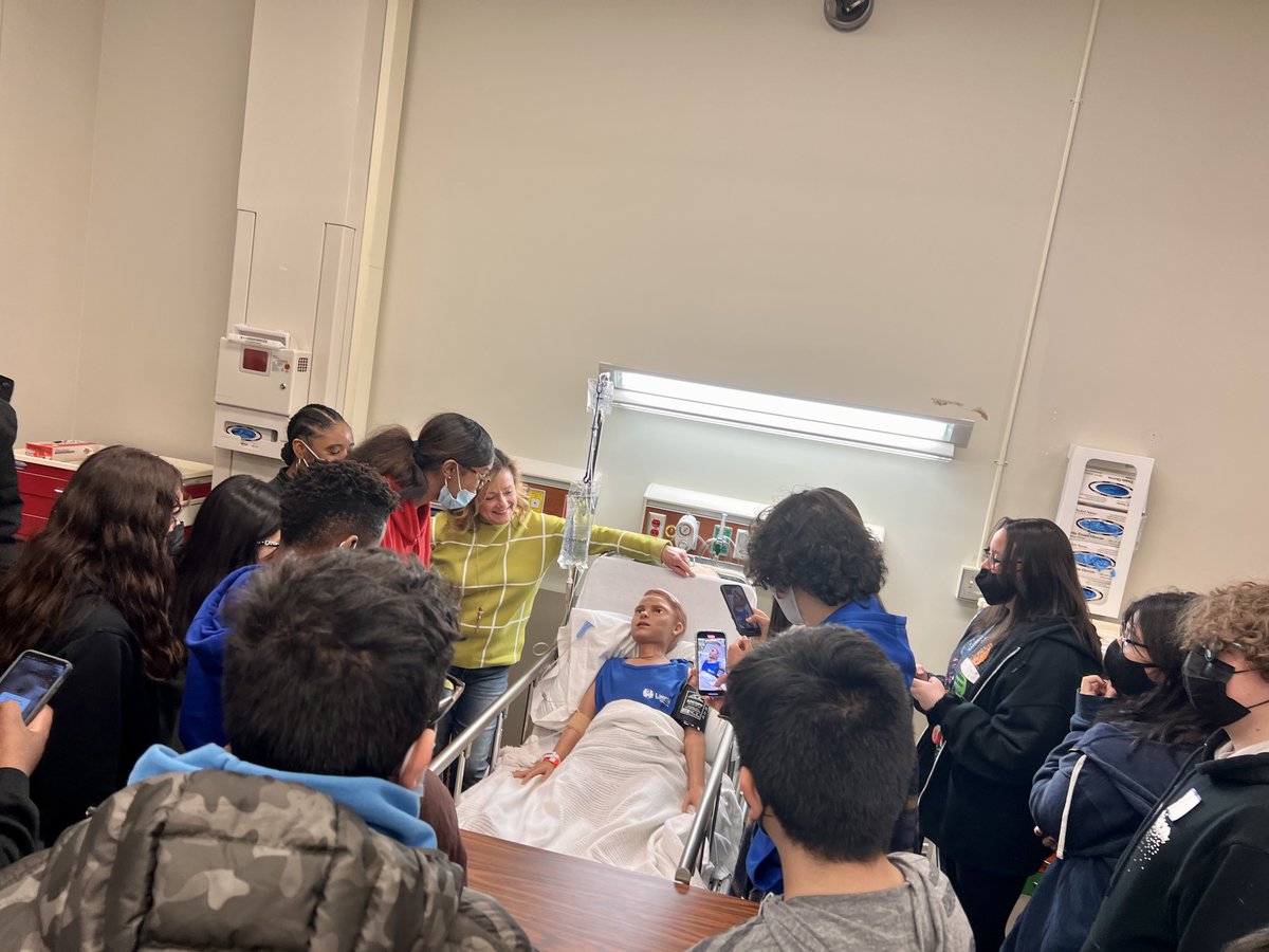 SCHK12's tweet photo. Last week students from @SMSHammond visited the @IvyTechCC Crown Point campus to learn about the Health Sciences Labs & the Dual Credit options available to them. To enroll your 8th grader in the #SCH Early College Program, click the link β¬οΈ. #ScottMS
https://t.co/YJItd6P3Bc https://t.co/Mr0UTcQyWs