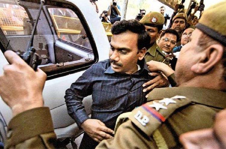 Profdilipmandal's tweet photo. Why there is NOT even a single photo of Chitra Ramakrishnan
of the infamous #NSE_Scam
while being arrested/being produced in court?

That speaks volumes of 
"Brahmin Privilege" in Indian Media!

Always dressed in 'Kanjivaram' sarees Madam enjoys privilege, but not A. Raja. @kryes https://t.co/nZdvGpjB4z