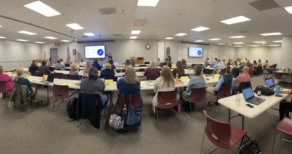 We have a full house of East TN Educators engaged in learning and collaboration to meet the needs of students. ⁦<a href="/Wa1977Janet/">Janet Watkins</a>⁩