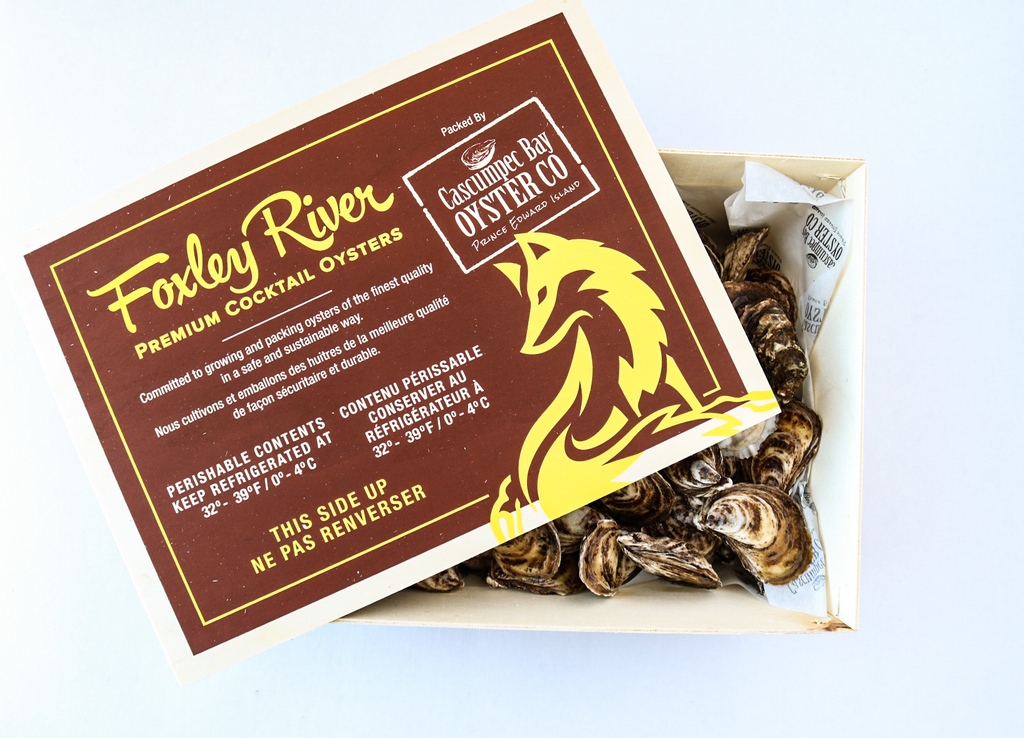 OystersPEI's tweet photo. We had a moment recently of - wait..... did we ever post our new boxes on social media...? The answer seems to be no - not a dedicated post to them anyway. So here's our Foxley River Cocktail box. What do you think? https://t.co/rmsPBzNSHq