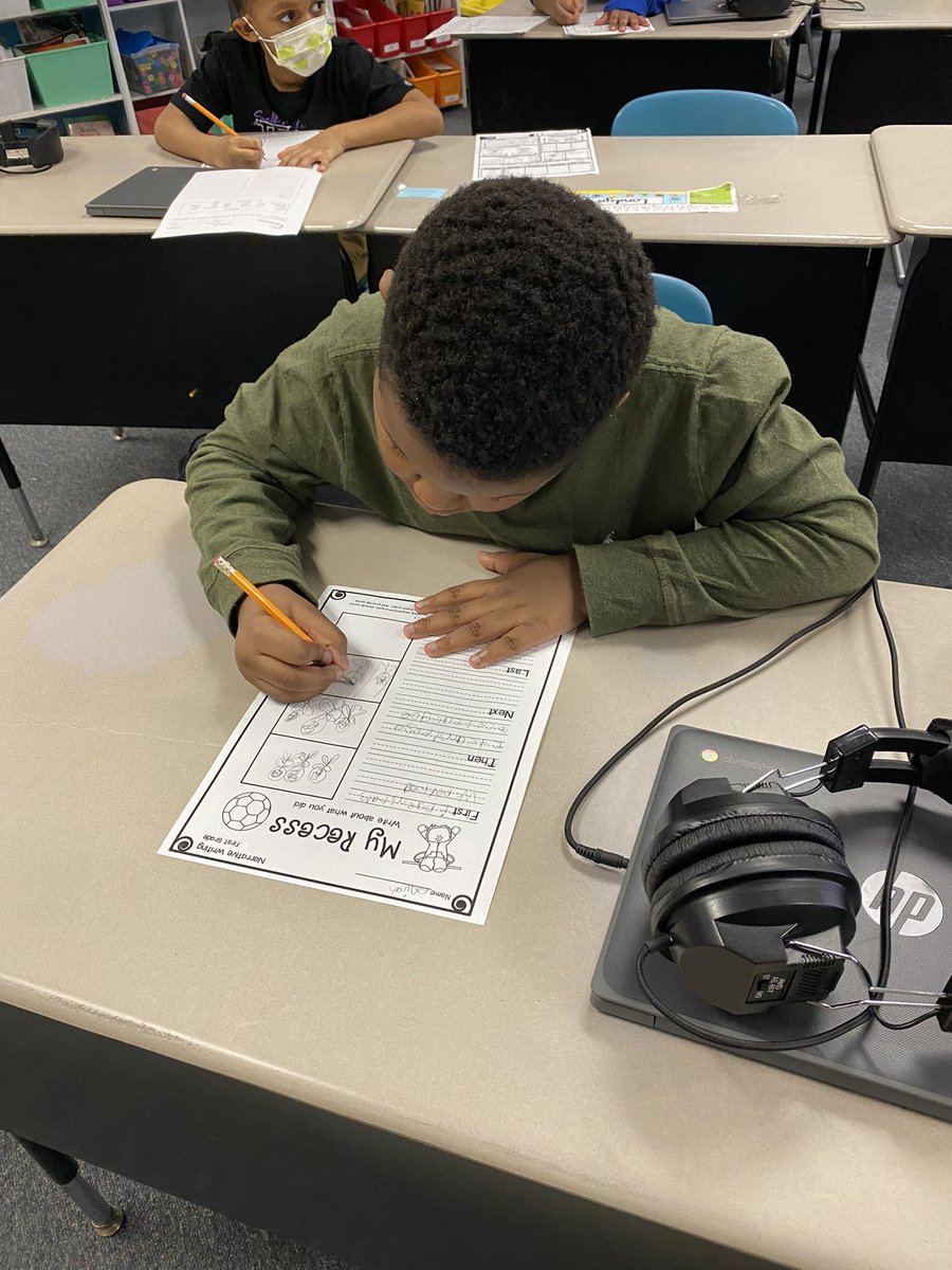 ccs_mrsspacc's tweet photo. My 2nd graders are practicing using transitions and sequencing in their writing. #dragonpride #dragonfamily #parker https://t.co/bnOBIczbdt