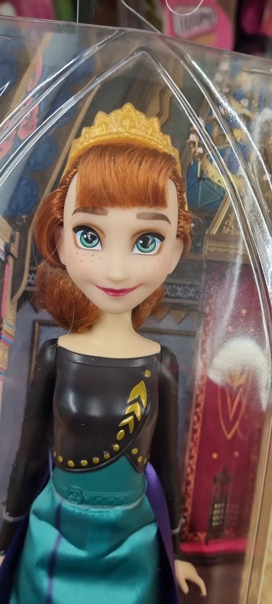 OGDollCollector's tweet photo. Can we please talk about how ugly this doll is 
#dolltwt #monsterhigh #monsterhighdolls #rainbowhigh #shadowing #dolls #dollcollector https://t.co/0QkyVUeYM6