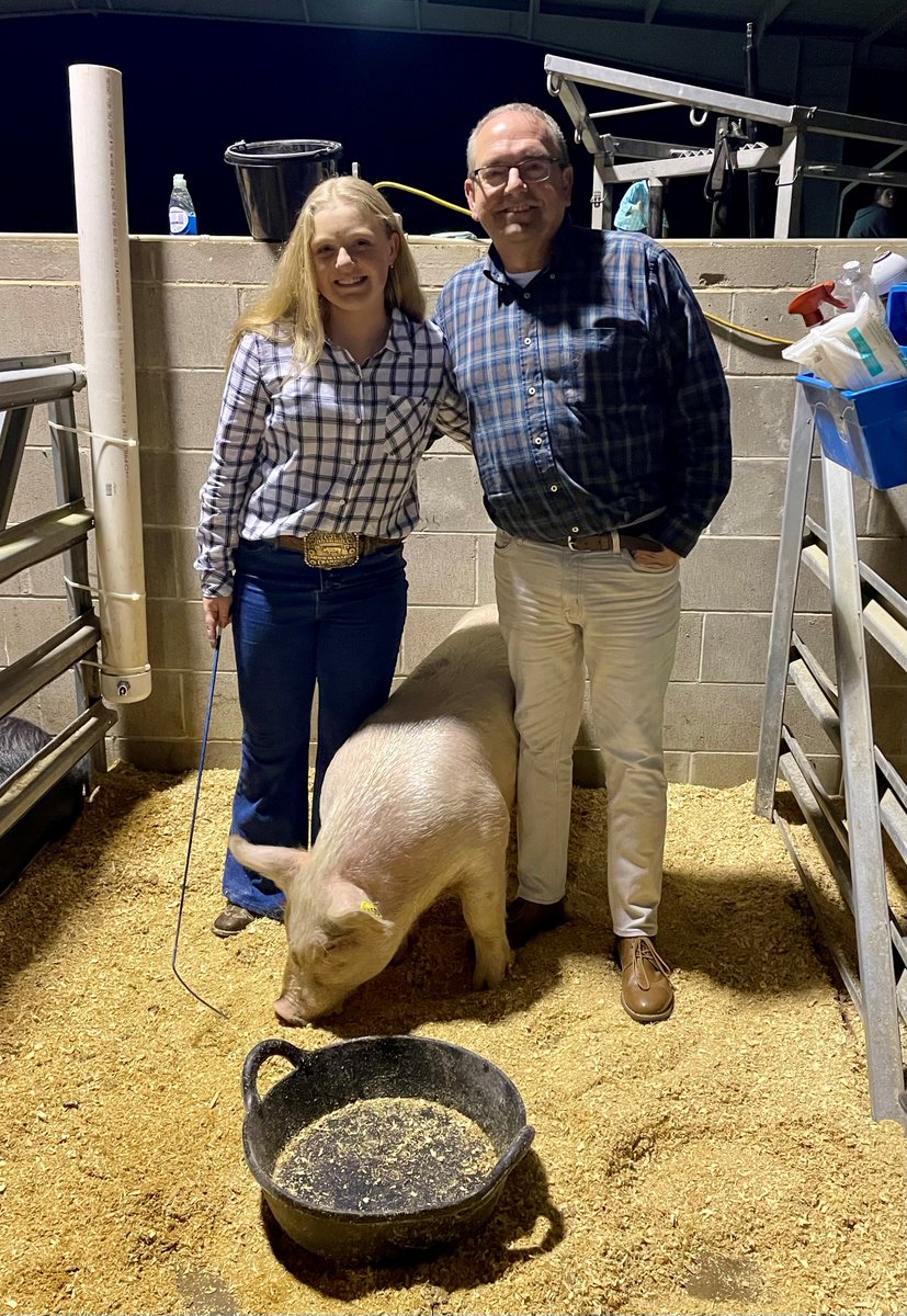 SWGAFarmCredit's tweet photo. Relationship Manager Allen Corbin attended the Thomas County Junior Livestock Association sale on Monday night. Pictured with Allen is Taylor Butler who was awarded the Intermediate Showmanship Award!
#SWGAFarmCredit #ThomasCounty #HelpingAgGrow https://t.co/4cksIpwQqZ