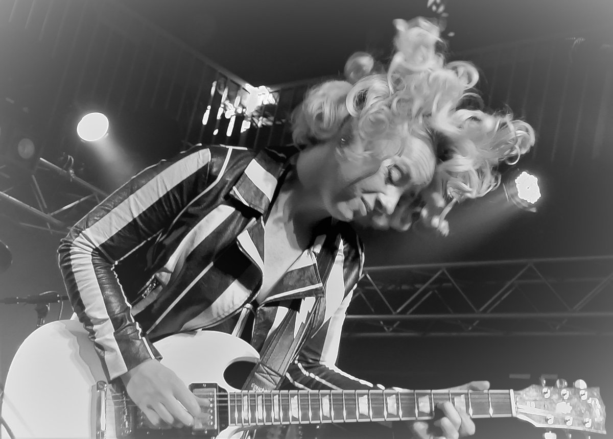 robspizza22's tweet photo. From last night @jergels in Warrendale, Pa. @Samantha_Fish and The Devon Allman Project. What a great concert! #SamanthaFish #DevonAllmanProject #CatchThisTour pic by me. https://t.co/KD2bYBzFmG