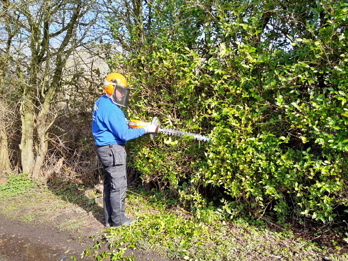Our Kickstarters are doing a great job along the canal in #Wolverhampton. They've working with <a href="/AaronAtwal2/">Aaron Atwal</a> and team and have been painting lock gates and railings, removing vegetation, working with power tools and learning first aid and water safety. They're a great bunch 😃