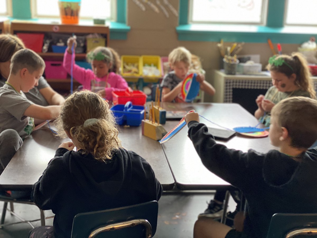 3rd grade is learning about whip stitching today!! <a href="/JenniferWarden5/">Jennifer Warden</a> @RES_halexander p