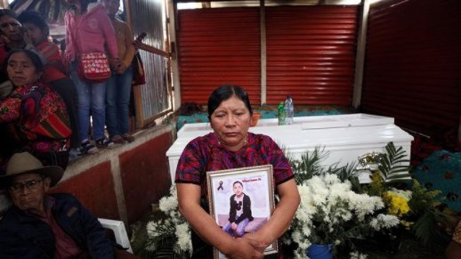 mgcarrera's tweet photo. Una fiesta de la vida y la familia, en un país donde los niños se mueren de hambre y las familias se separan porque el país no te da nada. #NoBastaConNacer #NoALa5272 

Foto: EBibba https://t.co/EuNt5GX5zw