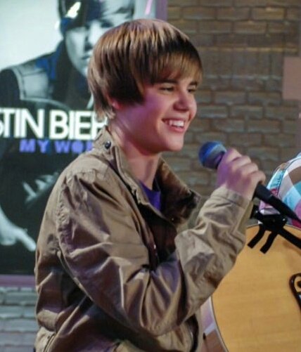 rauhlsbreaker's tweet photo. Justin Bieber                     Justin Bieber 
(2022)                                           (2010) https://t.co/dhfo7tFMd2