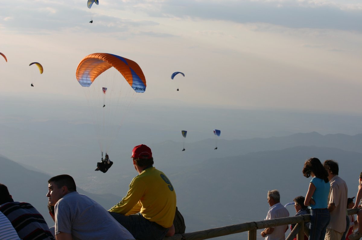 🪂 Jaén, una provincia de altos vuelos...
El 32º Campeonato de España de Parapente Cross FAI II se celebrará en Segura de la Sierra, entre el 28 de mayo y el 4 de junio, coincidiendo con el <a href="/fiaelyelmo/">FIA el Yelmo</a> 
ℹ️👉cutt.ly/eAI3Z66 <a href="/SierradeSegura_/">Sierra de Segura</a> <a href="/dipujaen/">Diputación de Jaén</a> #AJaénAlParaíso