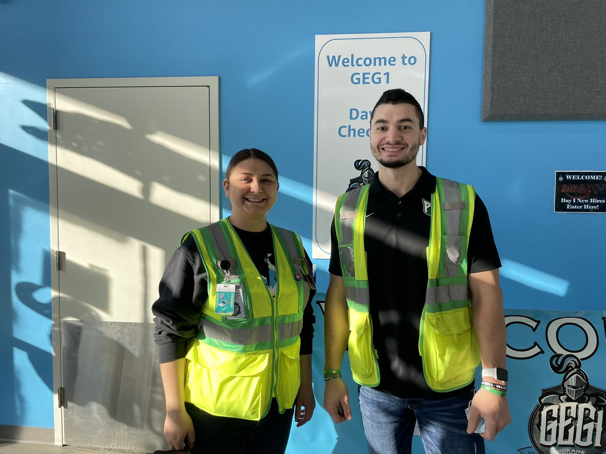 PacUAthleticTr's tweet photo. Great to catch up with Jordan Holt (‘23) and his preceptor Maria Aparicio ATC today at Amazon in Spokane!!!  #GoBoxers #ATlife #NWATA https://t.co/pgQQYvRfqn
