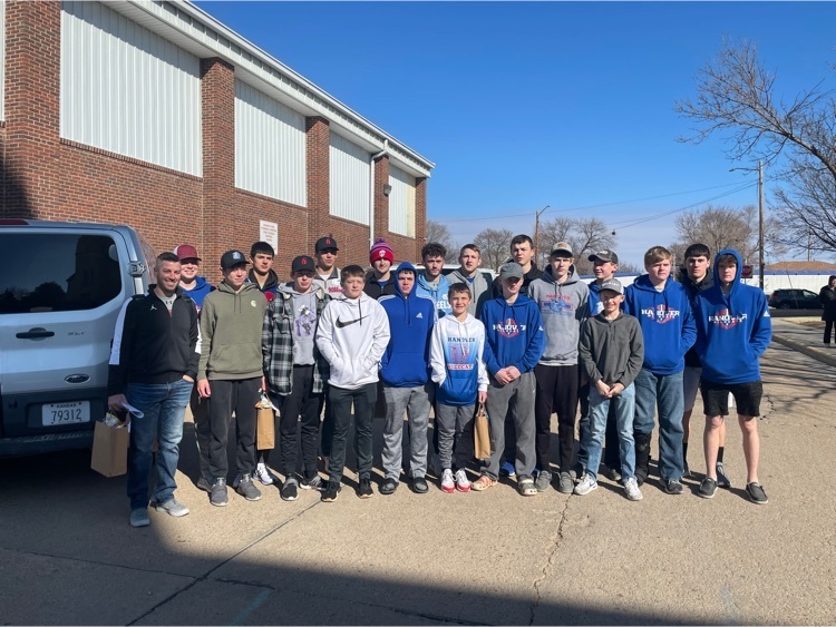 Fans came out to give a traditional Hanover good luck sendoff to our boys and girls basketball teams who are headed to the State Tournament in Great Bend! It’s a great day to be a Wildcat! Good luck to both teams!