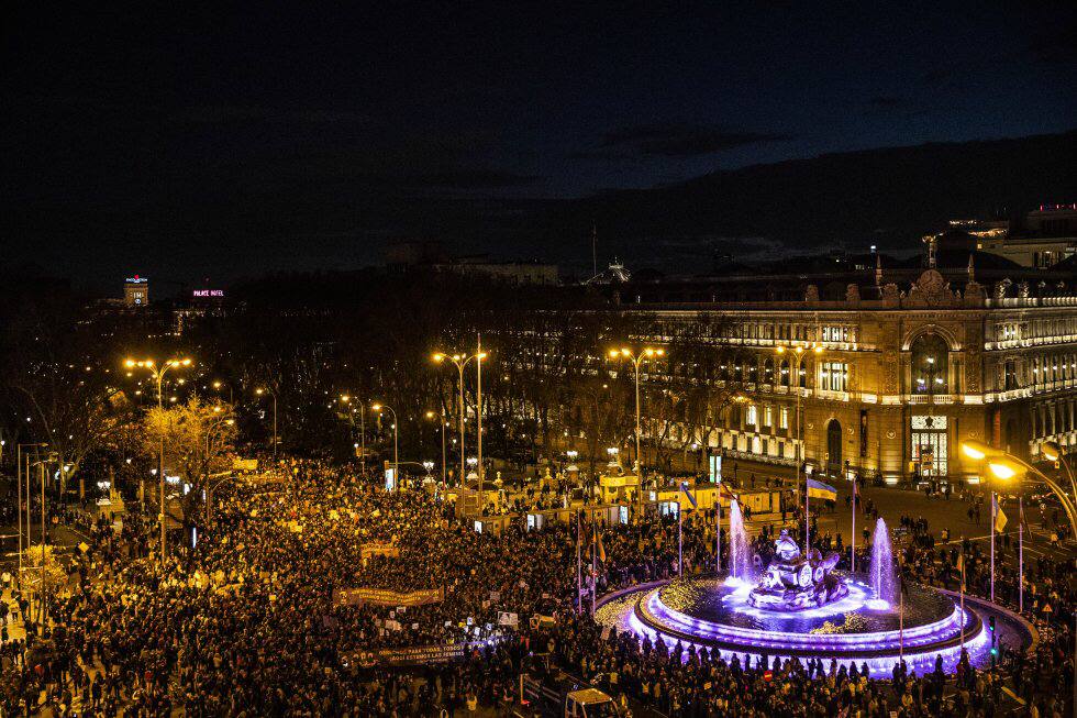 Desde la Comisión 8M nos gustaría dar las gracias a las decenas de miles que teñisteis las calles de Madrid con  lucha feminista, sororidad y respeto a la diversidad ayer #8Marzo2022

Abrimos hilo 👇